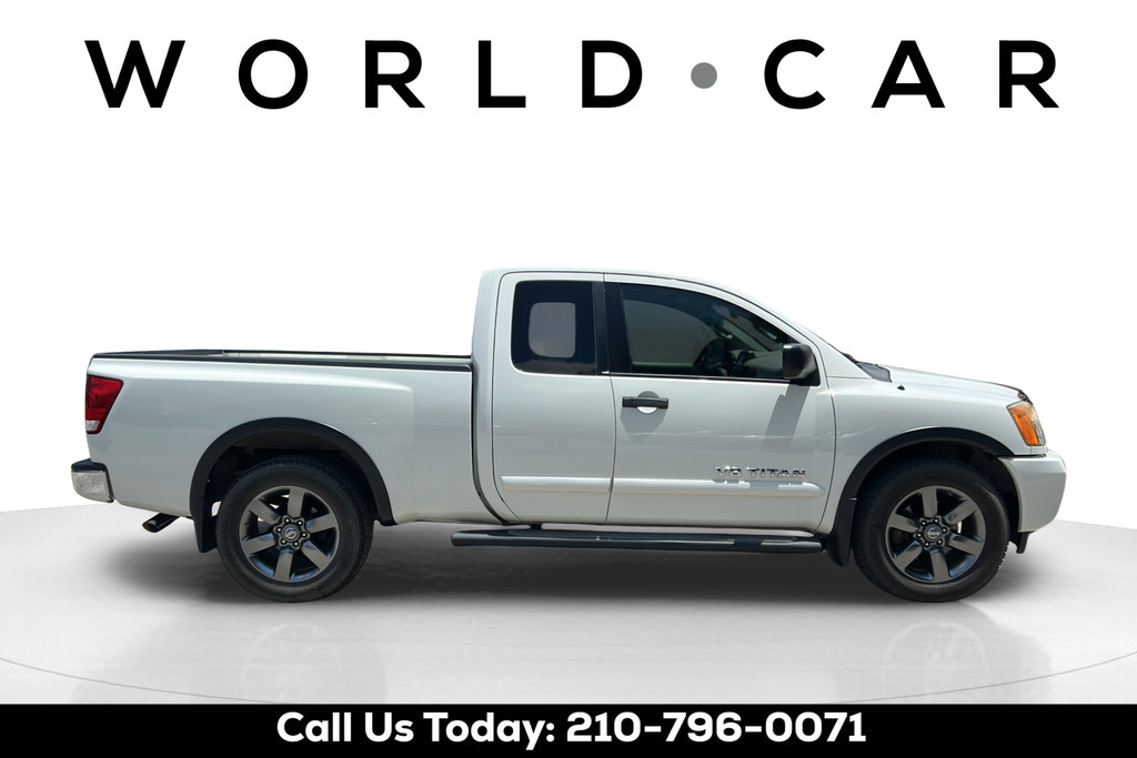 Used 2015 Nissan Titan SV w/ SV Value Truck Package RWD image 2