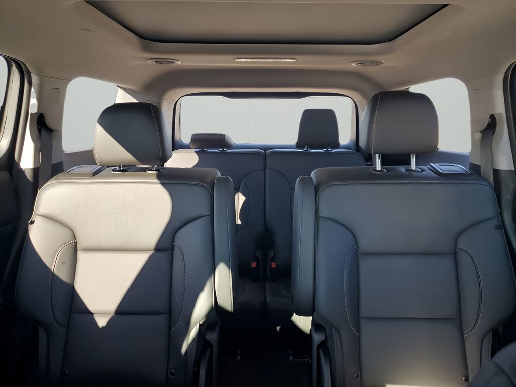 Used 2023 GMC Acadia SLT w/ Technology Package image 43