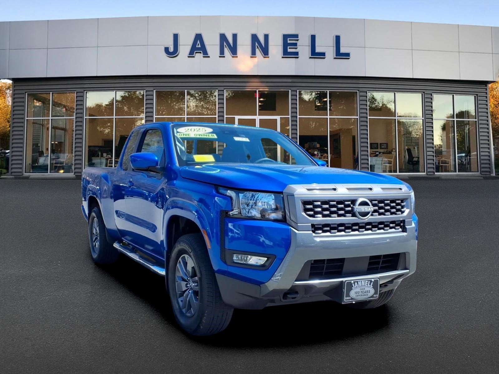 Used 2025 Nissan Frontier SV w/ SV Convenience Package image 3