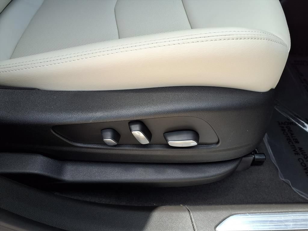 Used 2025 Cadillac XT5 Sportv AWD/4WD image 10
