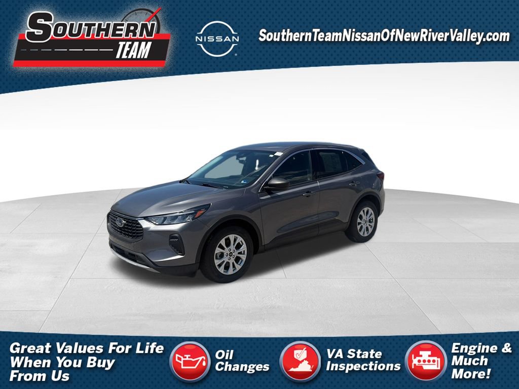 Used 2023 Ford Escape Active w/ Tech Pack #1 FWD image 1