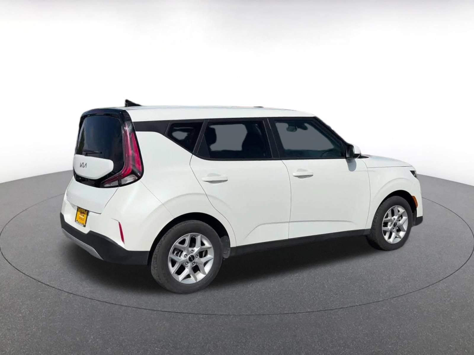 Used 2025 Kia Soul LX w/ LX Technology Package FWD image 14