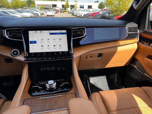 Used 2022 Jeep Grand Wagoneer Series III w/ Rear Seat Video Group 1 AWD/4WD image 14
