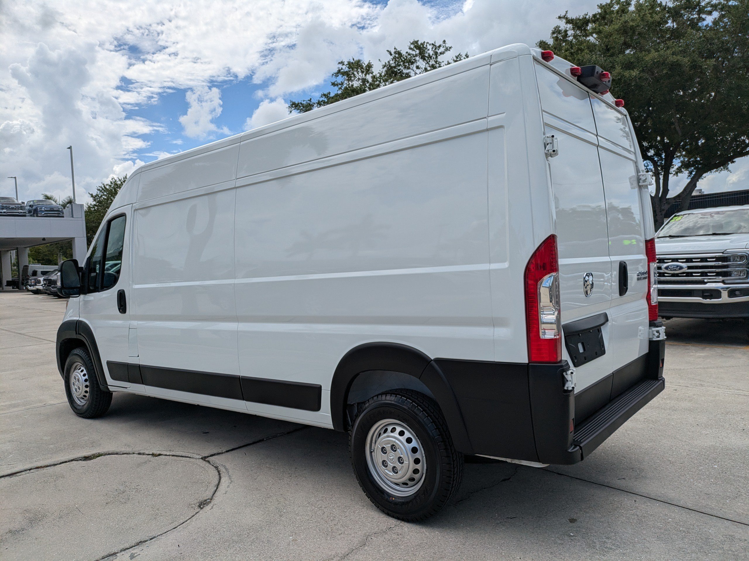 Used 2025 RAM ProMaster 2500 w/ Convenience Group FWD image 6