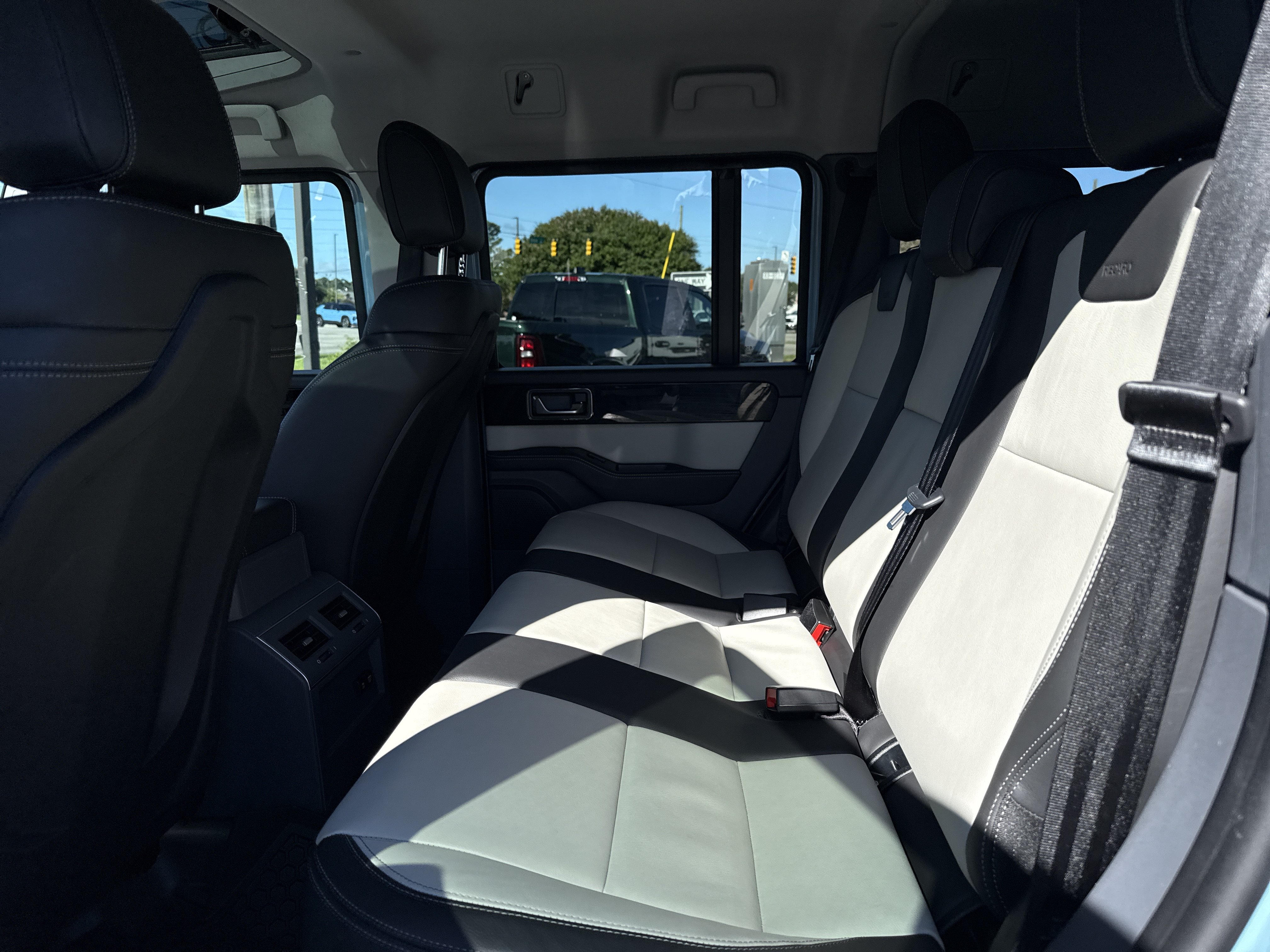 Used 2025 INEOS Grenadier Station Wagon AWD/4WD image 30