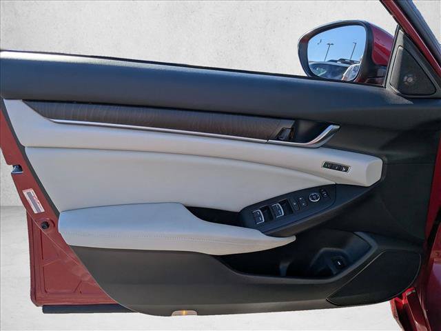 Used 2018 Honda Accord Touring image 9