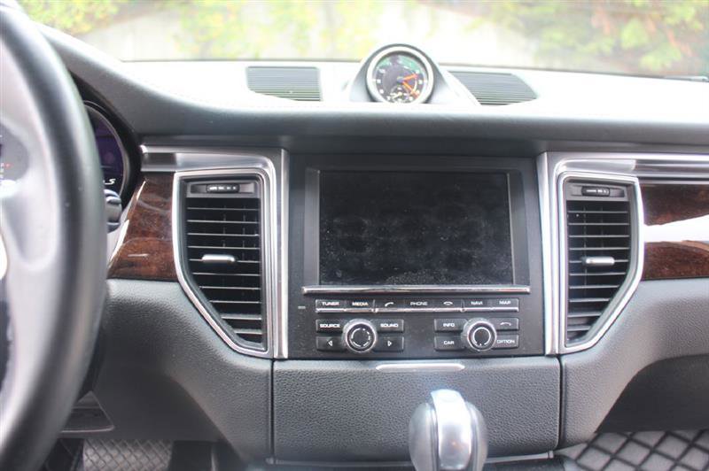 Used 2016 Porsche Macan S image 22