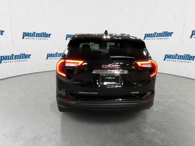 Used 2024 GMC Terrain SLE image 9