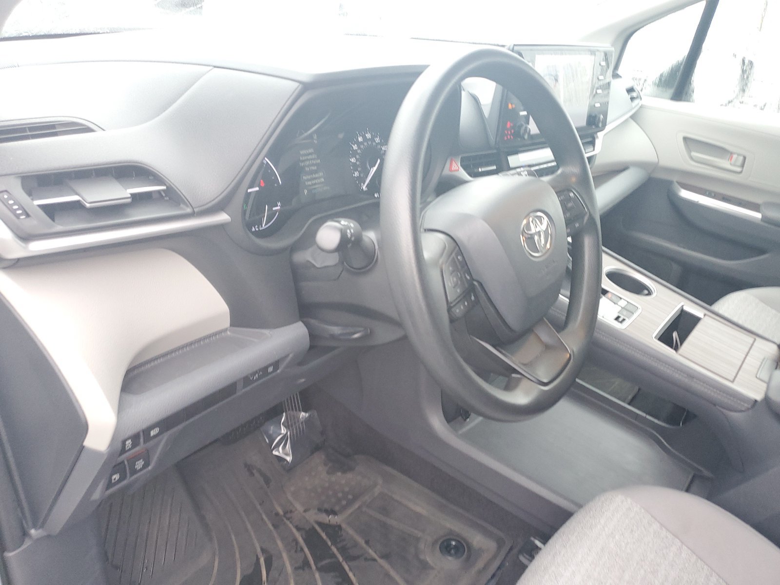 Used 2022 Toyota Sienna LE FWD image 19