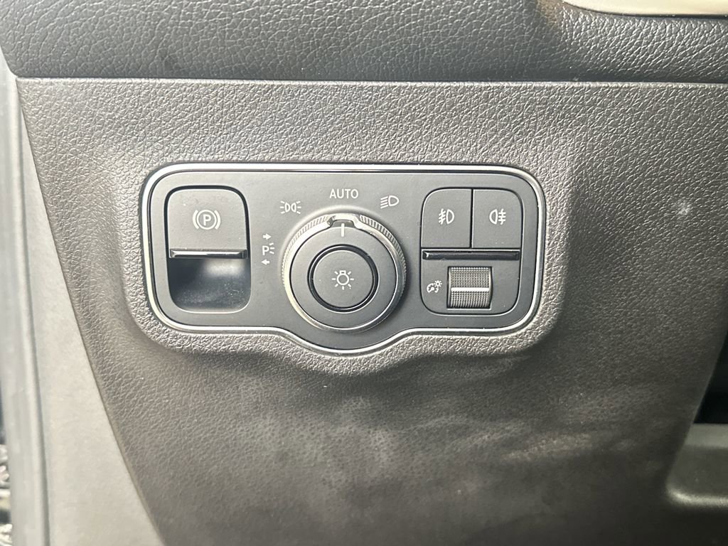 Used 2021 Mercedes-Benz GLB 250 image 17