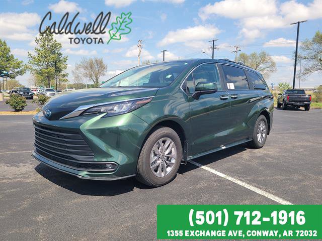 Used 2025 Toyota Sienna XLE w/ XLE Plus Package image 34