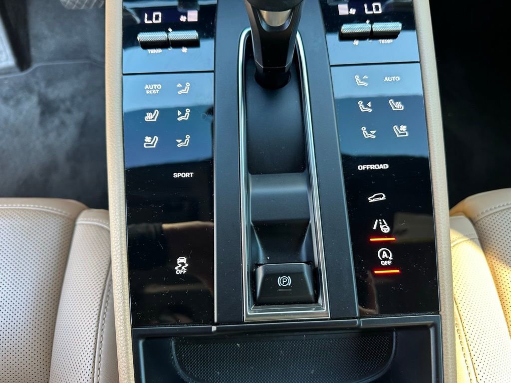 Certified 2024 Porsche Macan image 27