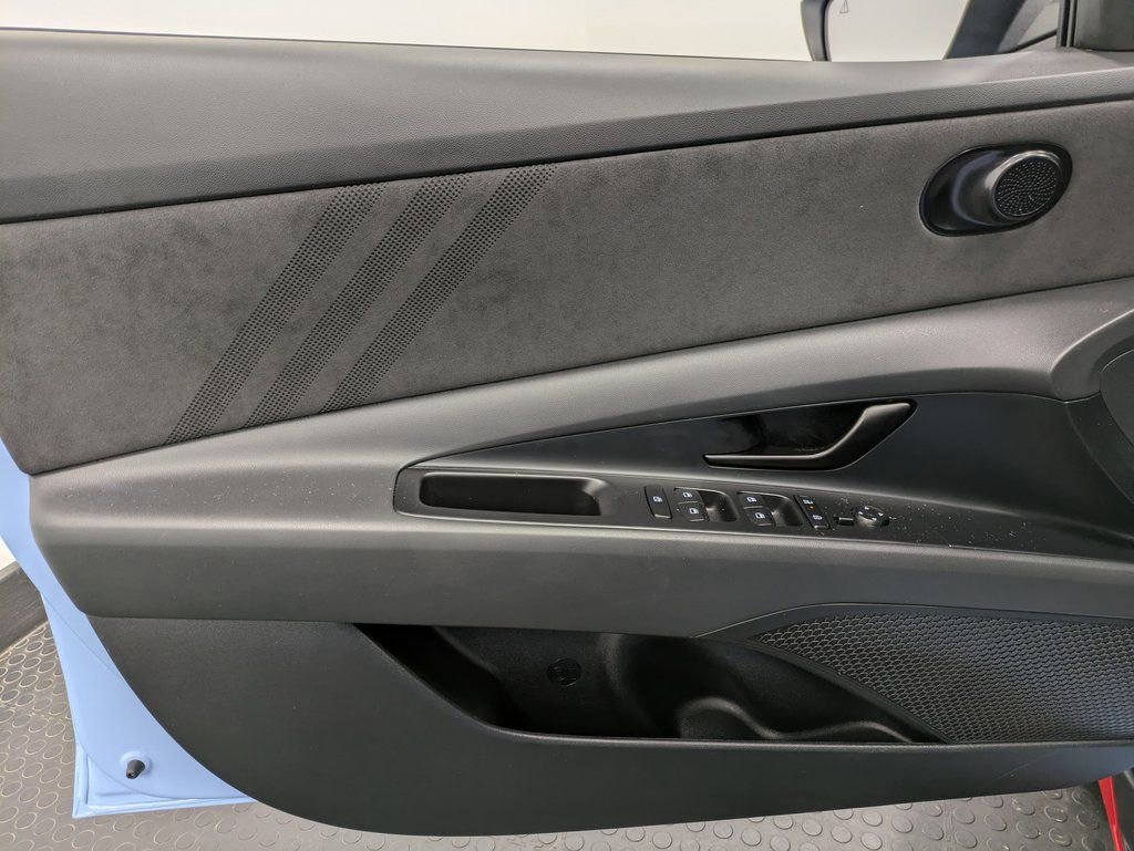 Used 2025 Hyundai Elantra N Base image 8