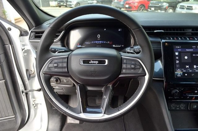 Used 2023 Jeep Grand Cherokee Altitude AWD/4WD image 19