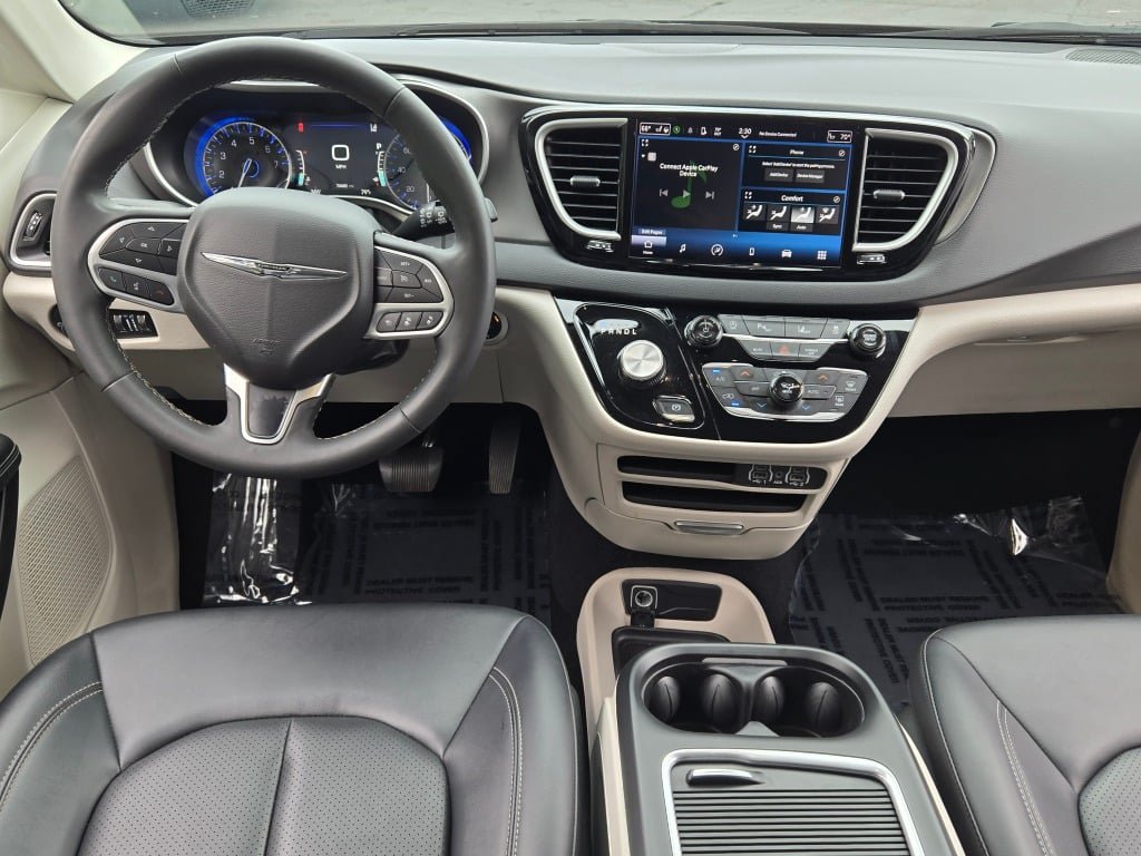 Used 2024 Chrysler Pacifica Touring-L FWD image 19