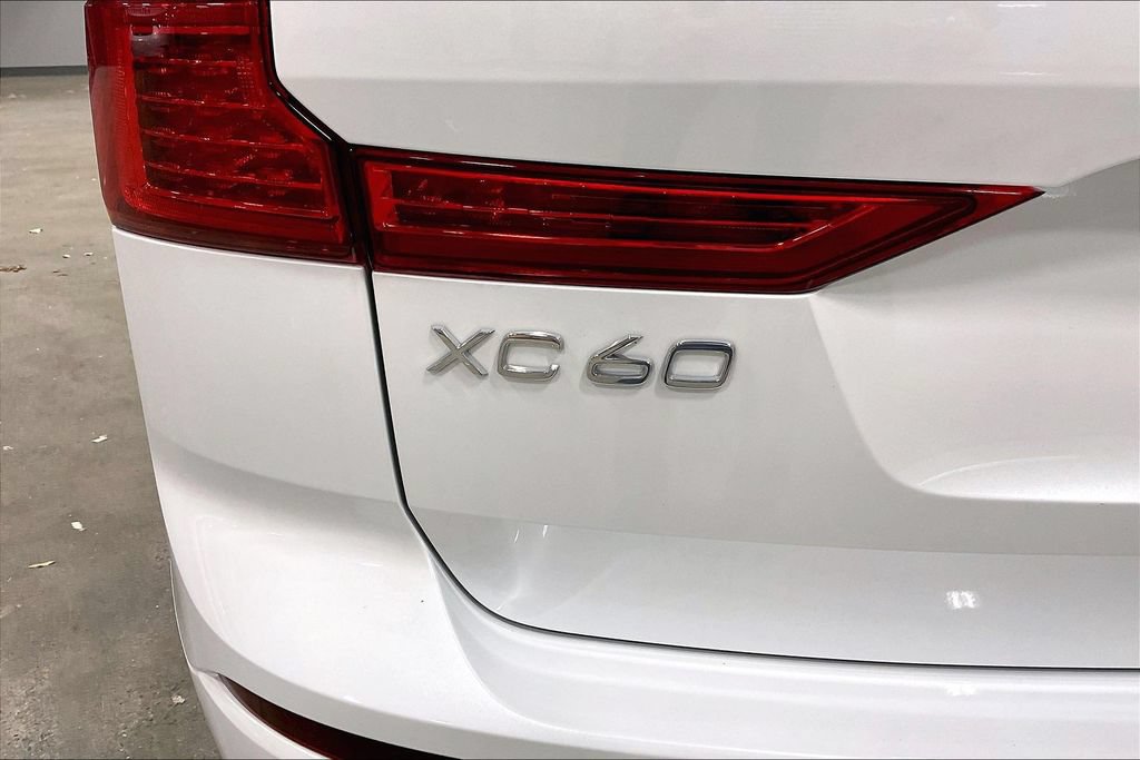 Certified 2024 Volvo XC60 B5 Plus AWD/4WD image 24