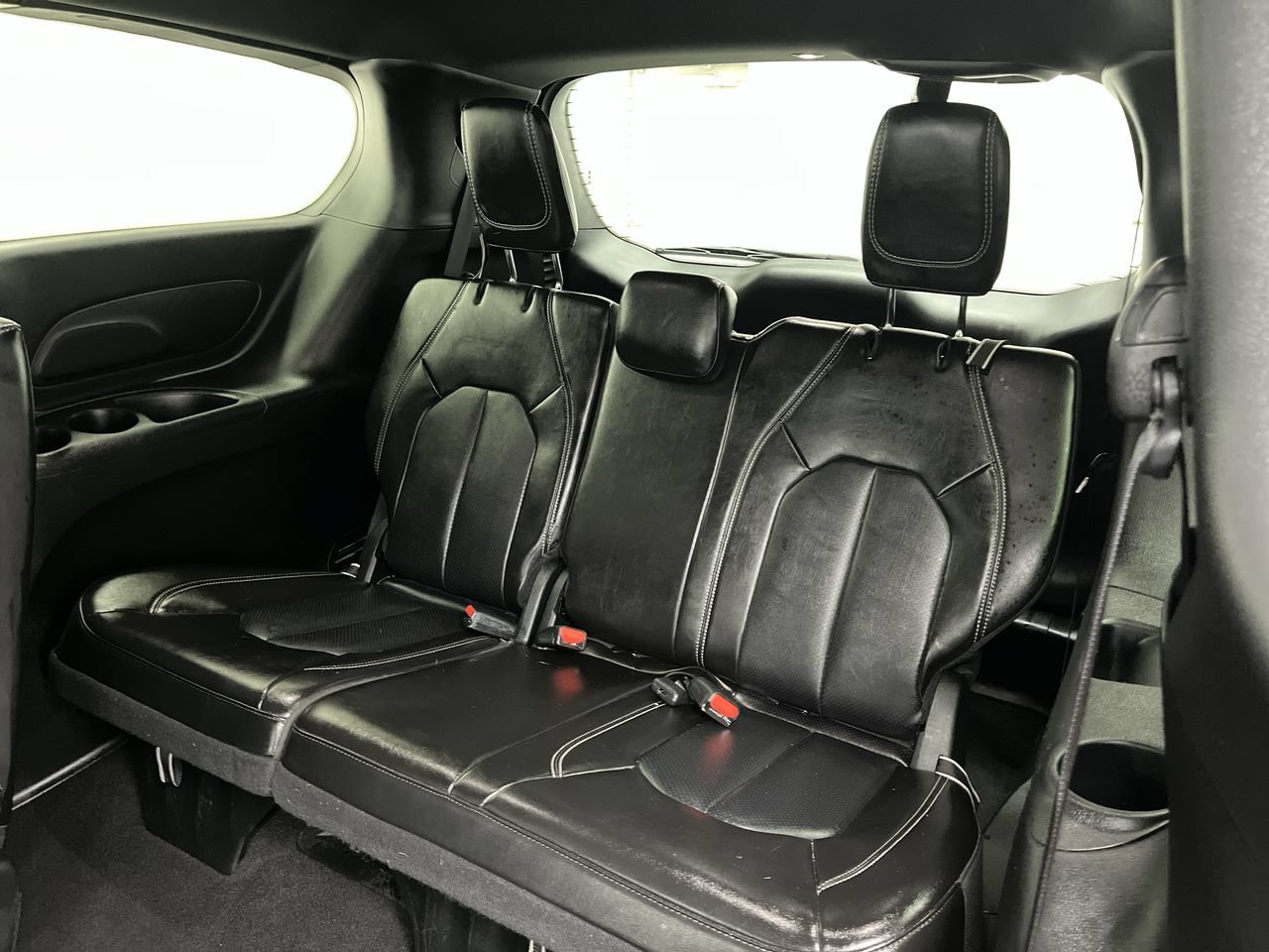 Used 2025 Chrysler Pacifica Select FWD image 13
