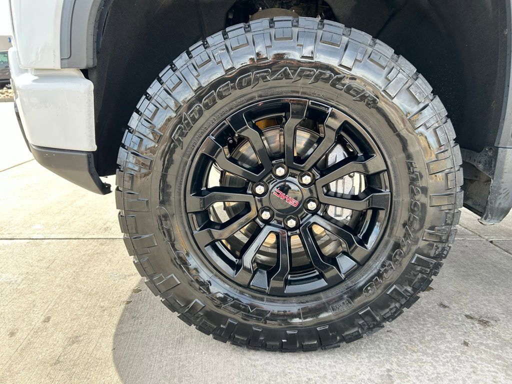 Used 2022 GMC Sierra 1500 AT4X image 32