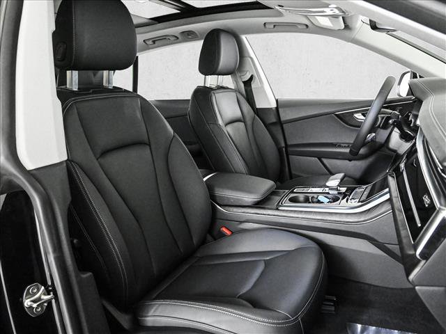 Used 2023 Audi Q8 Premium image 22