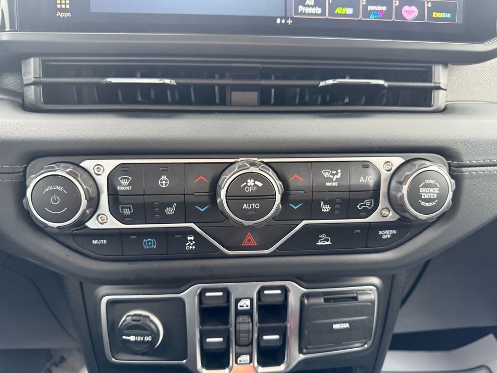 Used 2025 Jeep Wrangler Unlimited Sahara image 21