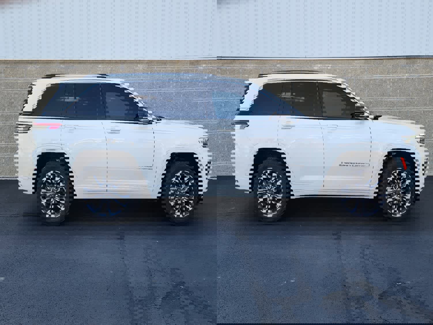 Used 2023 Jeep Grand Cherokee Overland w/ Luxury Tech Group IV