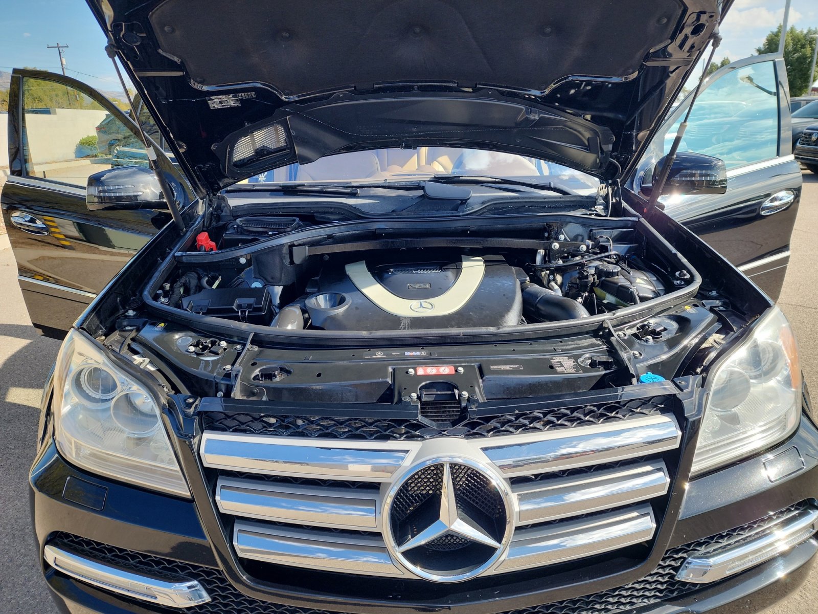 Used 2011 Mercedes-Benz GL 550 4MATIC w/ Chrome Accessory Pkg image 21