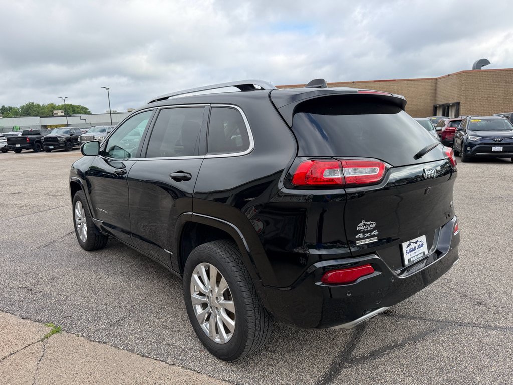 Used 2017 Jeep Cherokee Overland AWD/4WD image 6