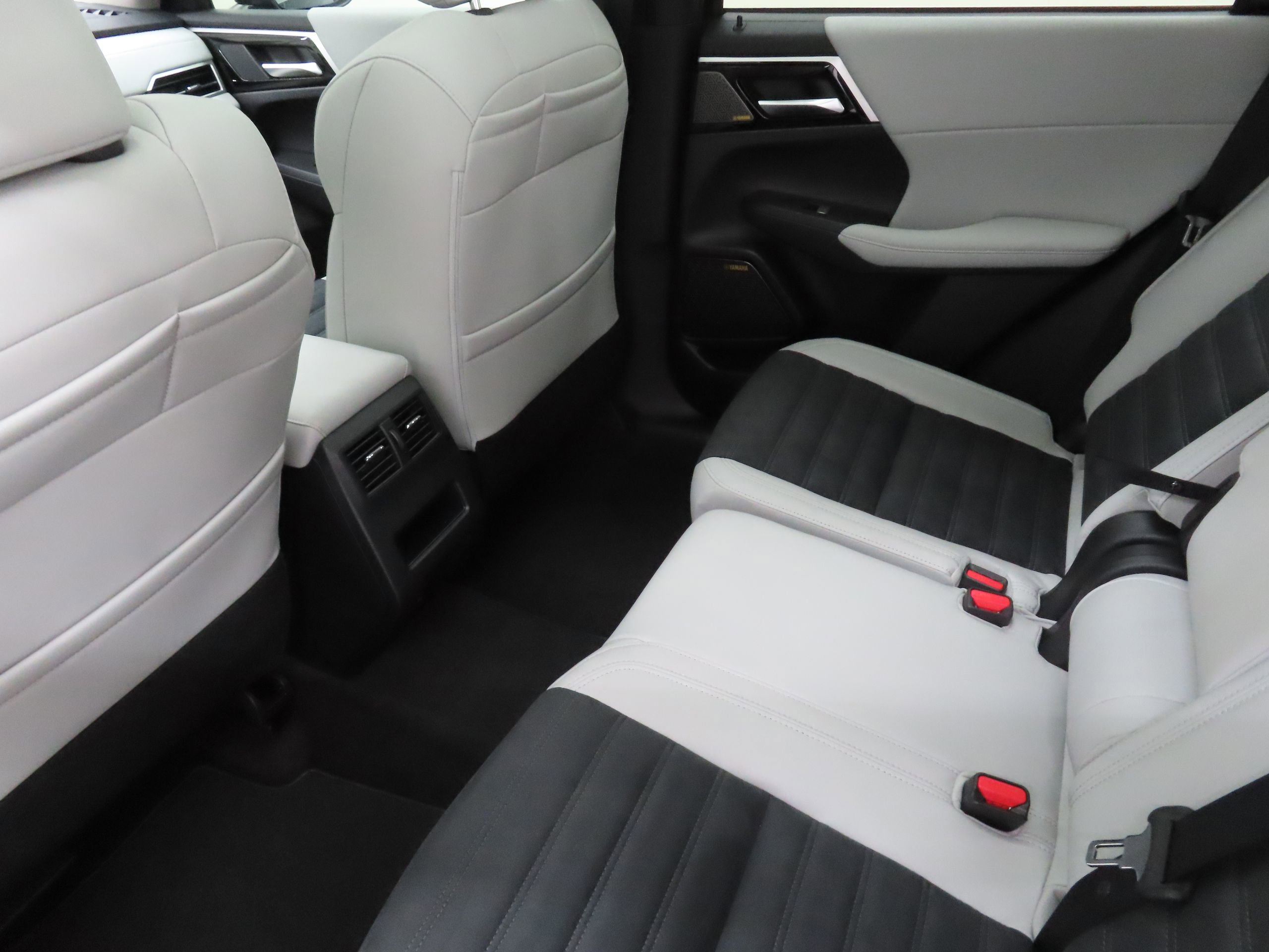 New 2026 Mitsubishi Outlander SE FWD image 21