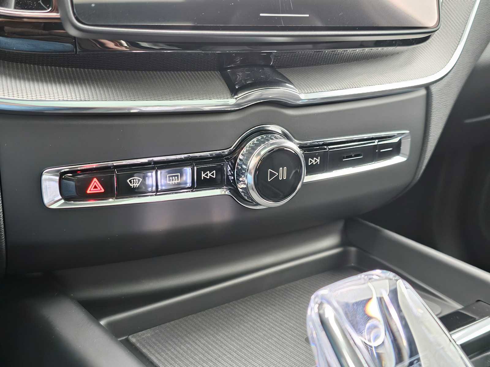 New 2026 Volvo XC60 B5 Ultra w/ Protection Package Premier image 24