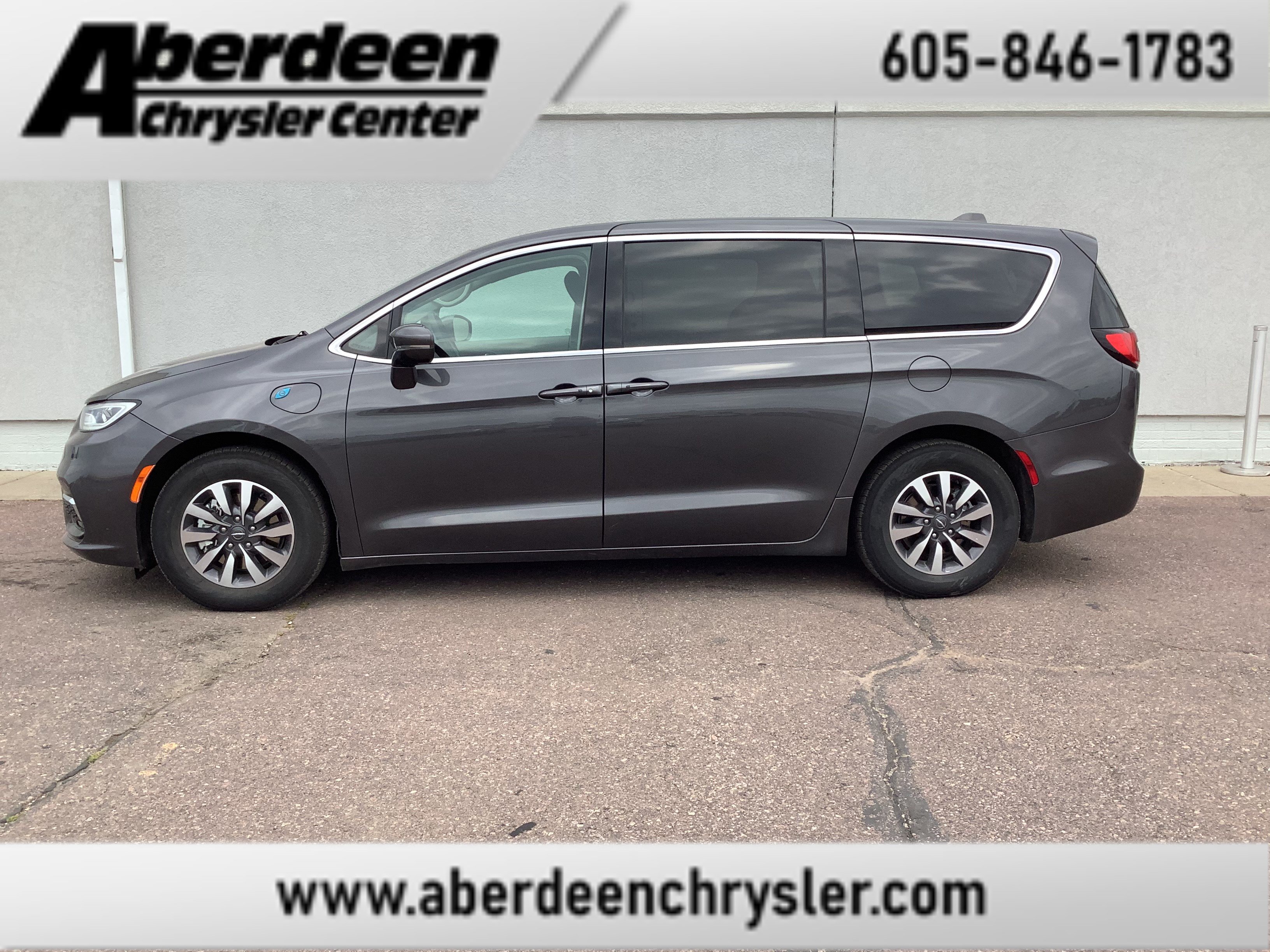 Used 2022 Chrysler Pacifica Touring-L FWD image 1