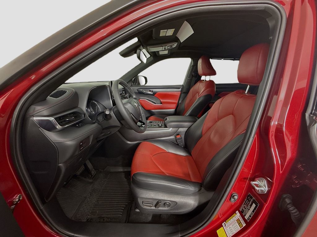 Used 2021 Toyota Highlander XSE image 14