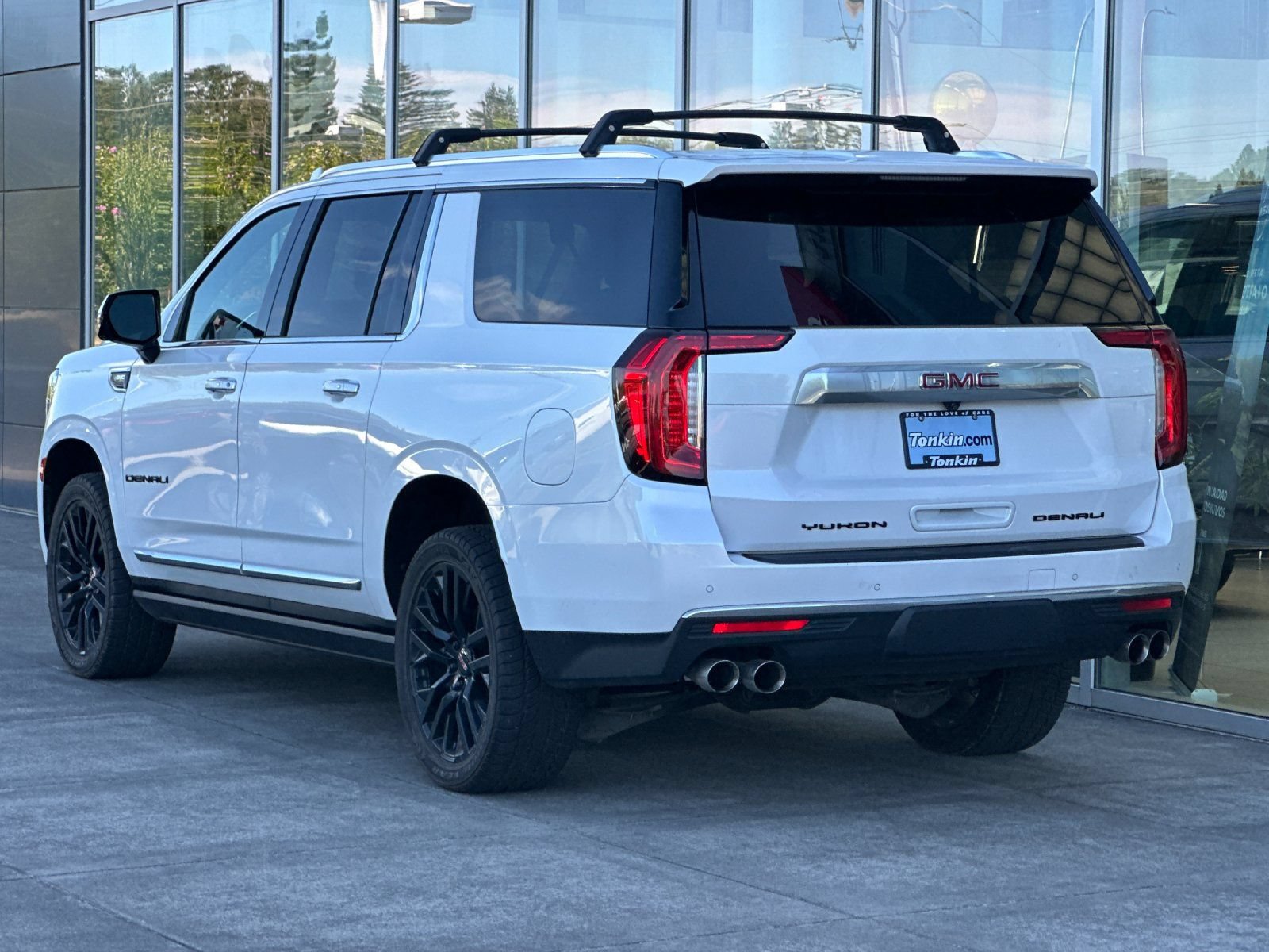 Used 2022 GMC Yukon XL Denali AWD/4WD image 5