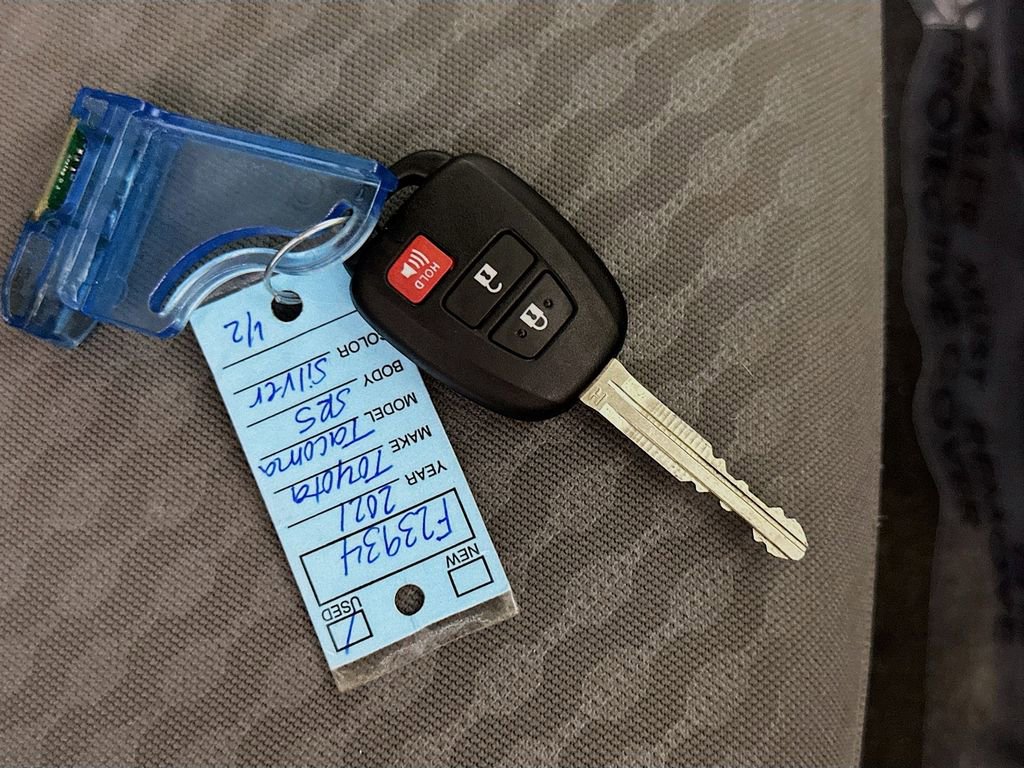 Used 2021 Toyota Tacoma SR5 AWD/4WD image 35