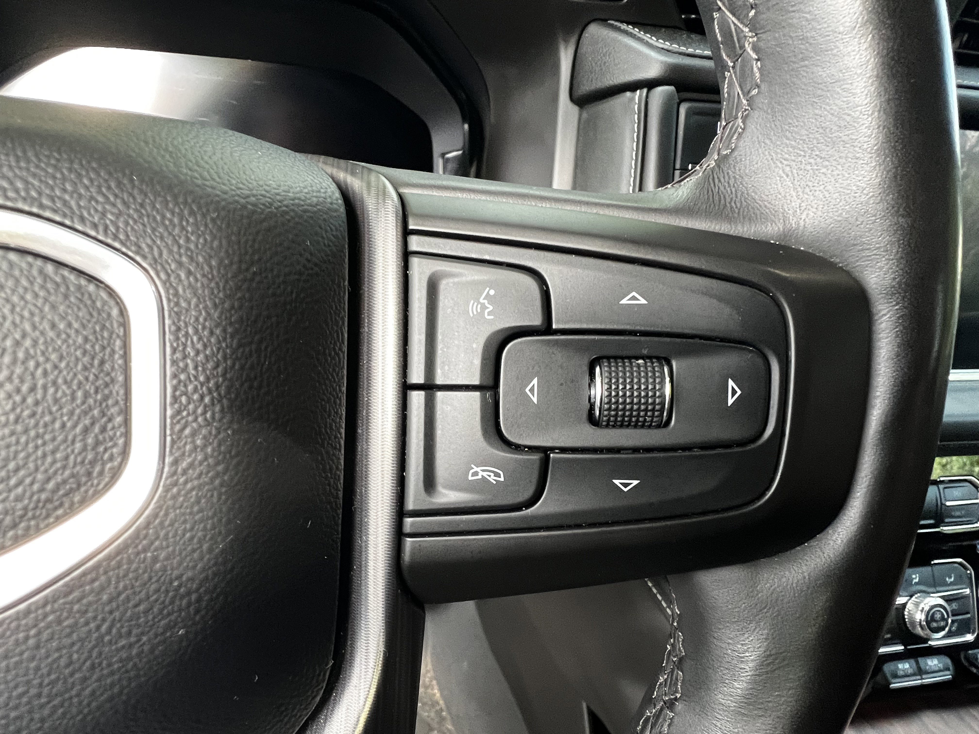 Used 2023 GMC Yukon Denali Ultimate AWD/4WD image 20