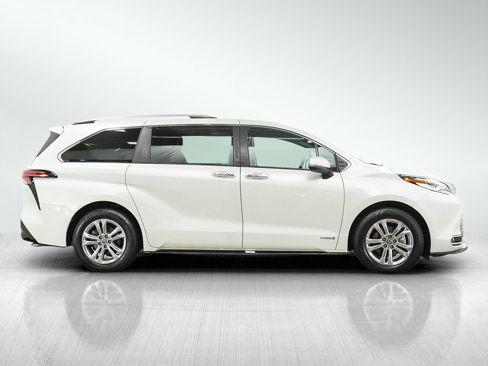 Used 2021 Toyota Sienna Platinum AWD/4WD image 6