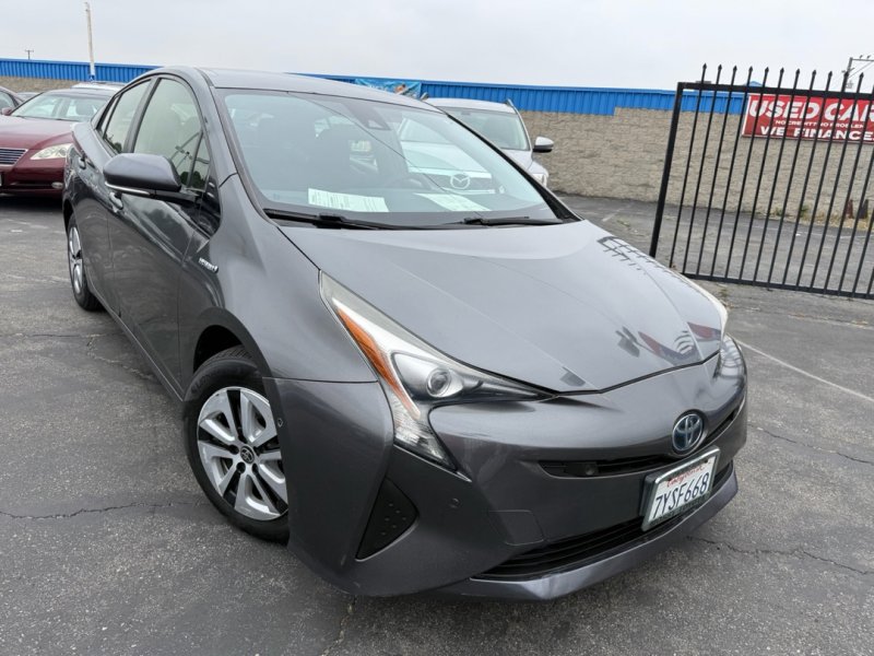 Used 2017 Toyota Prius Two w/ Prius Two Safety Plus Package FWD image 5
