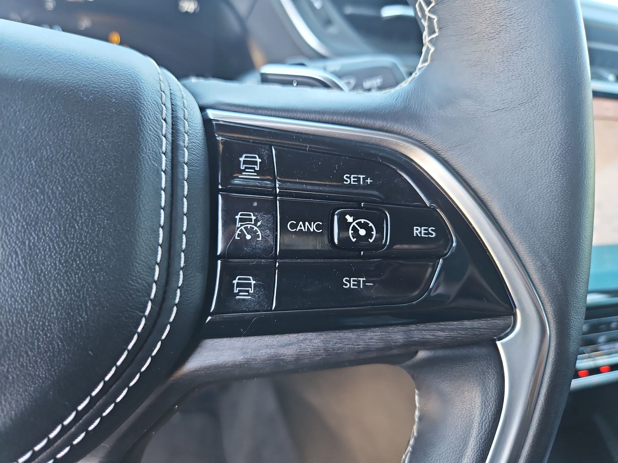 Used 2021 Jeep Grand Cherokee L Overland w/ Luxury Tech Group IV image 19