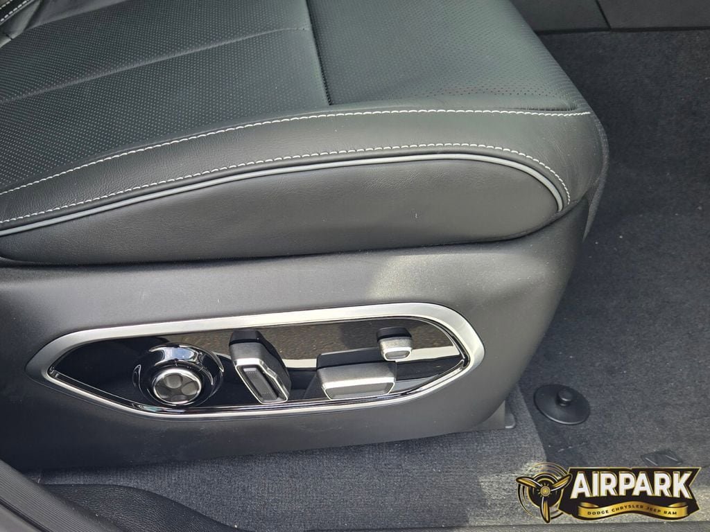 New 2025 Jeep Grand Cherokee Overland w/ Adv Protech Group III AWD/4WD image 12