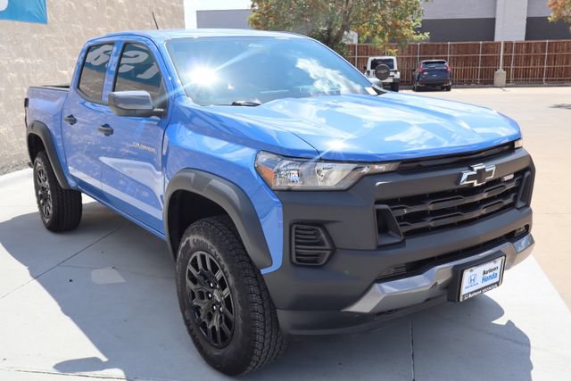 Used 2025 Chevrolet Colorado Trail Boss AWD/4WD image 3