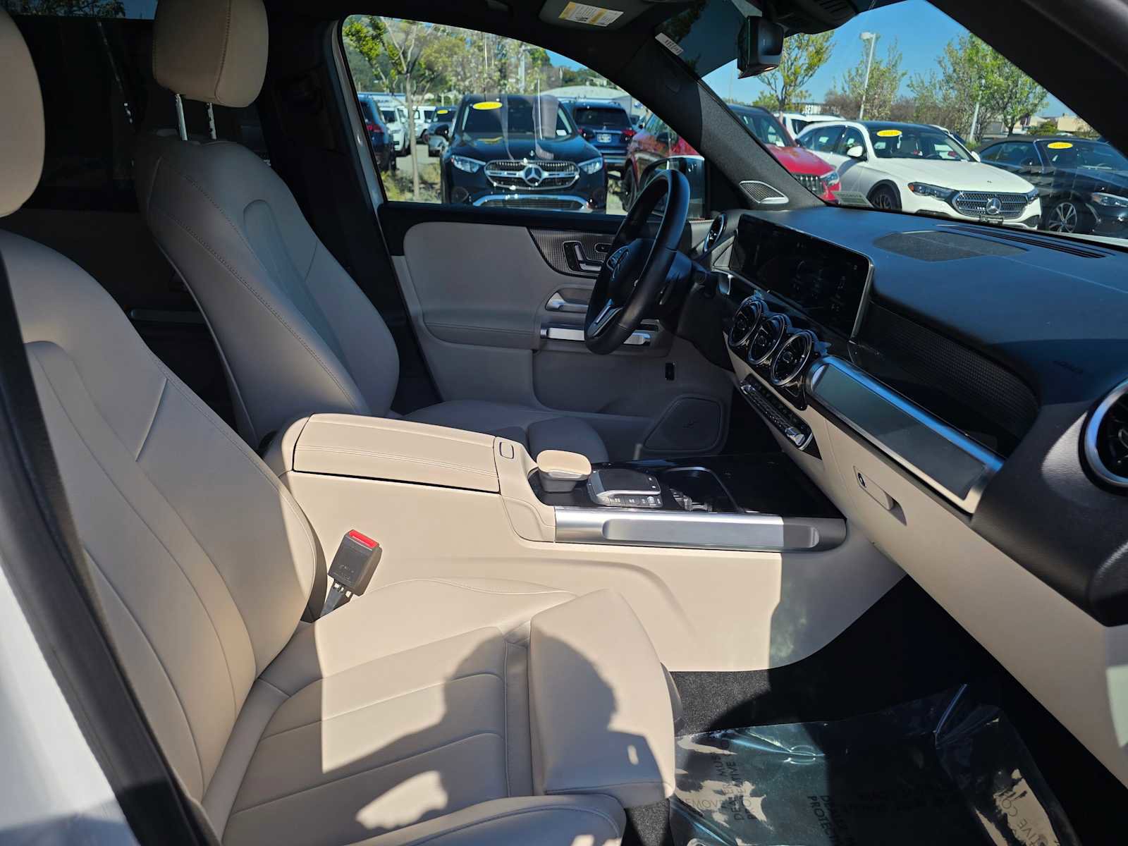 Used 2021 Mercedes-Benz GLB 250 4MATIC image 11