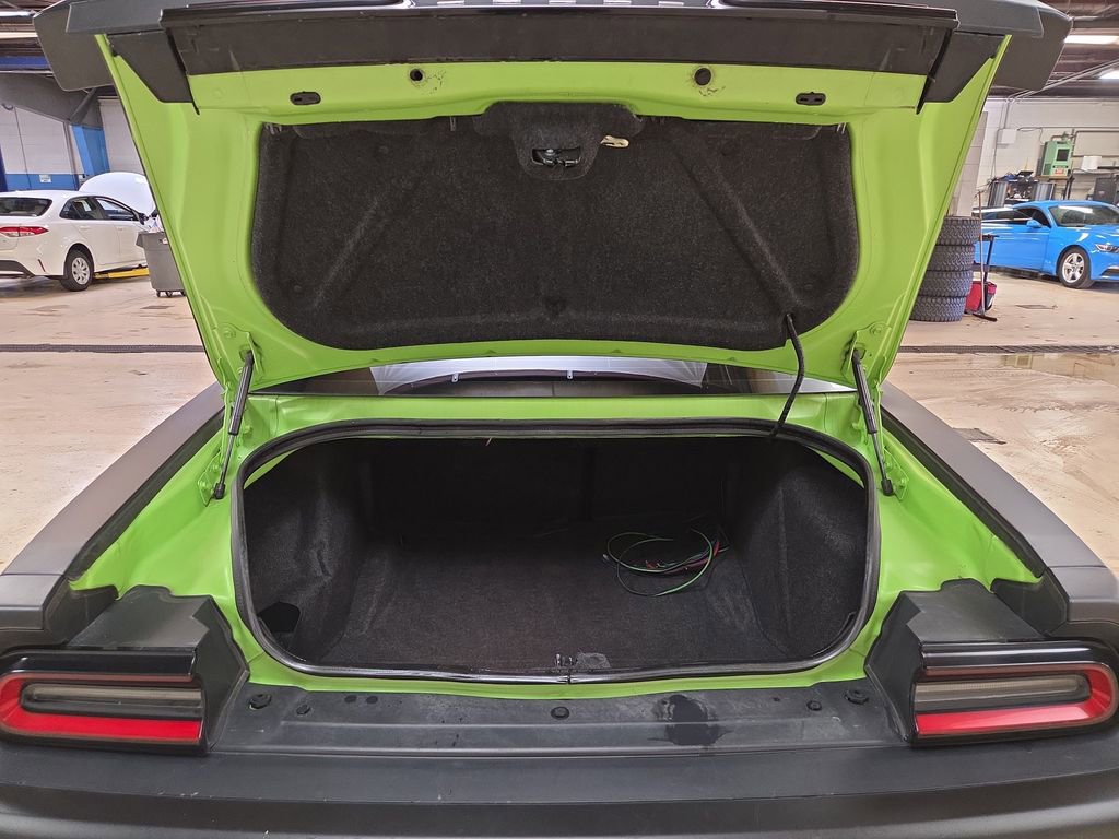 Used 2015 Dodge Challenger R/T Scat Pack w/ Scat Pack Stripe Group image 22