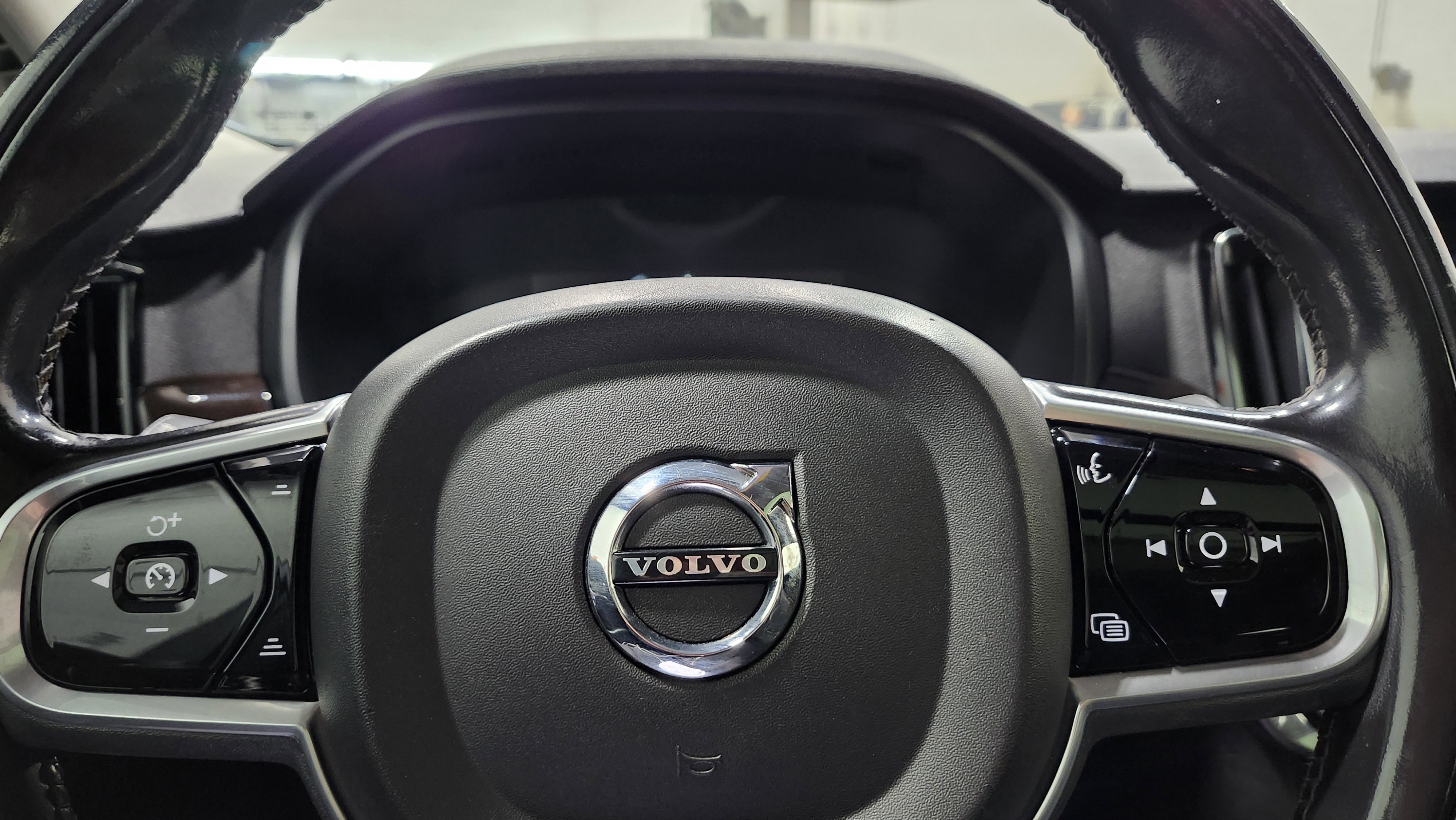 Used 2018 Volvo S90 T5 Momentum w/ Protection Package image 27