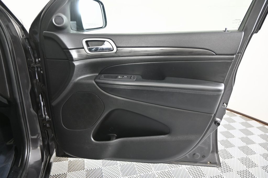 Used 2021 Jeep Grand Cherokee Laredo X image 12