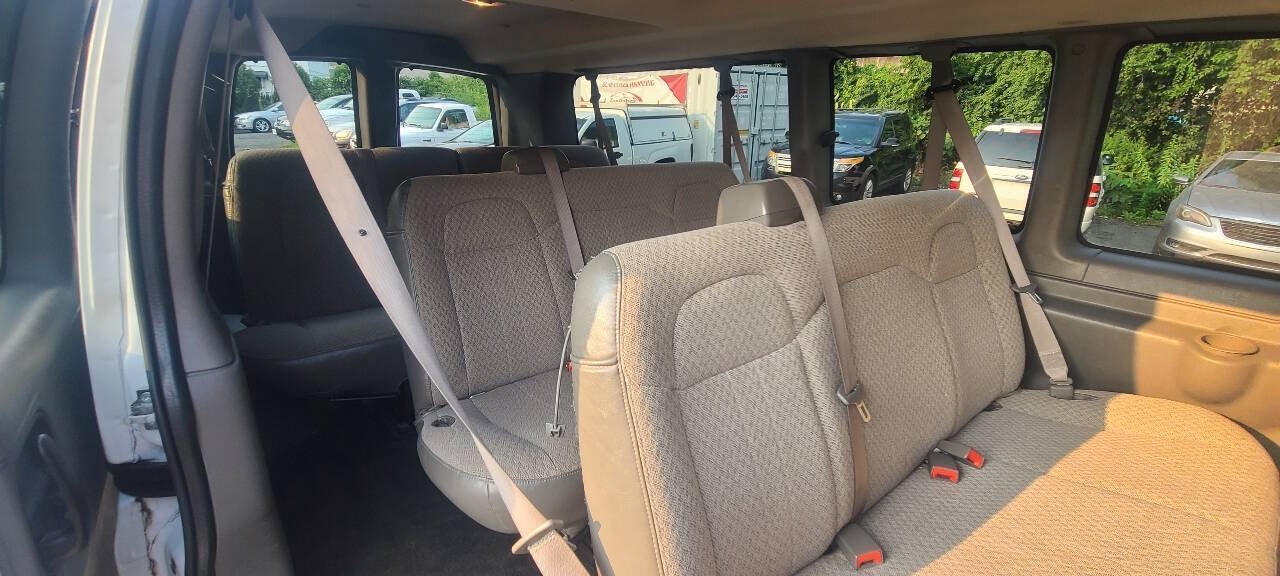 Used 2019 Chevrolet Express 3500 LT w/ LT Preferred Equipment Group RWD image 15