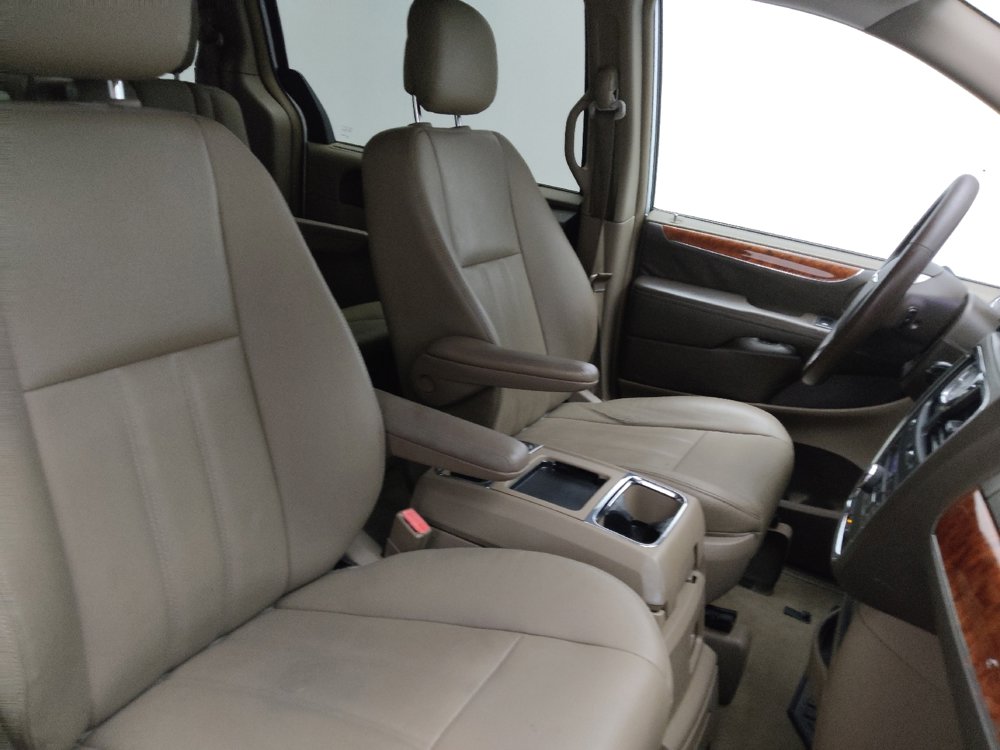 Used 2016 Chrysler Town & Country Touring w/ Driver Convenience Group image 21