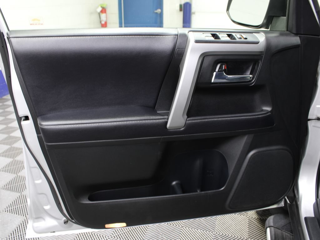 Used 2017 Toyota 4Runner SR5 AWD/4WD image 48