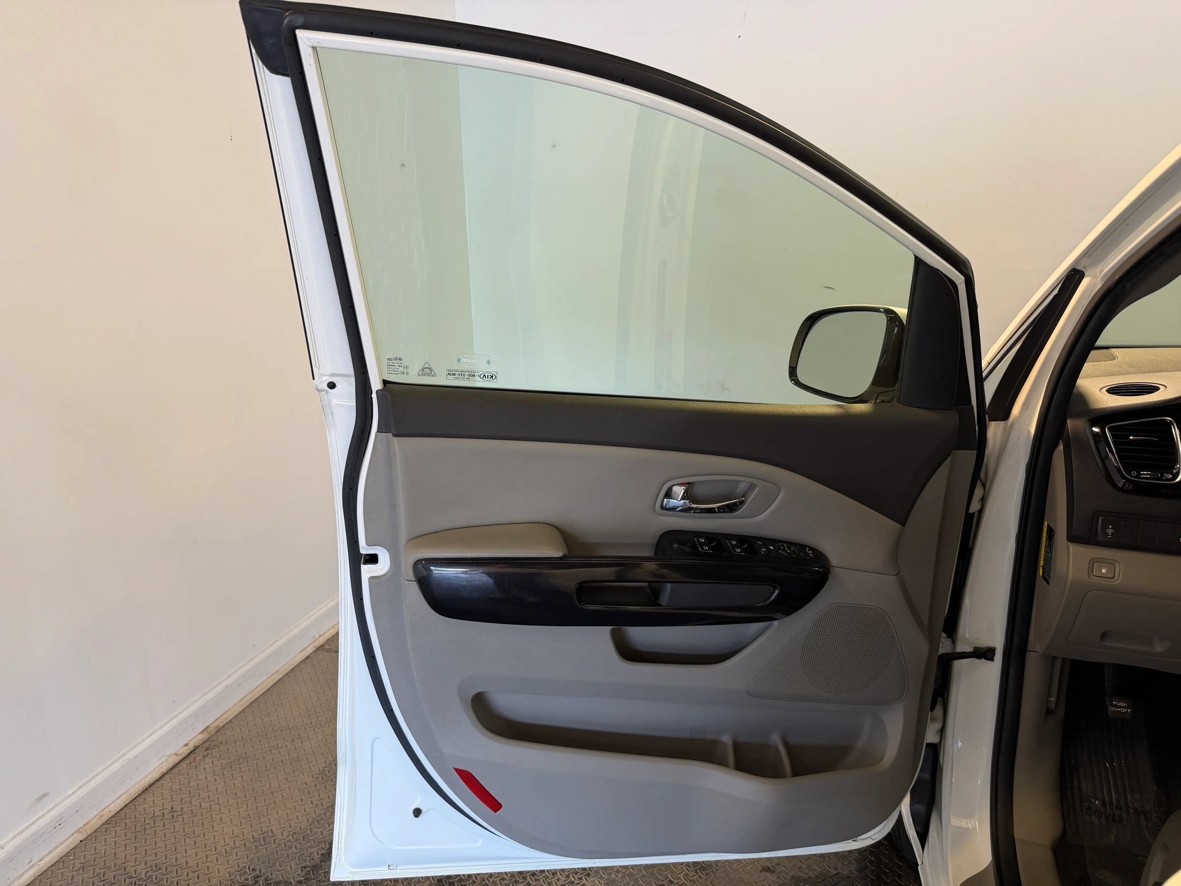 Used 2016 Kia Sedona EX FWD image 8