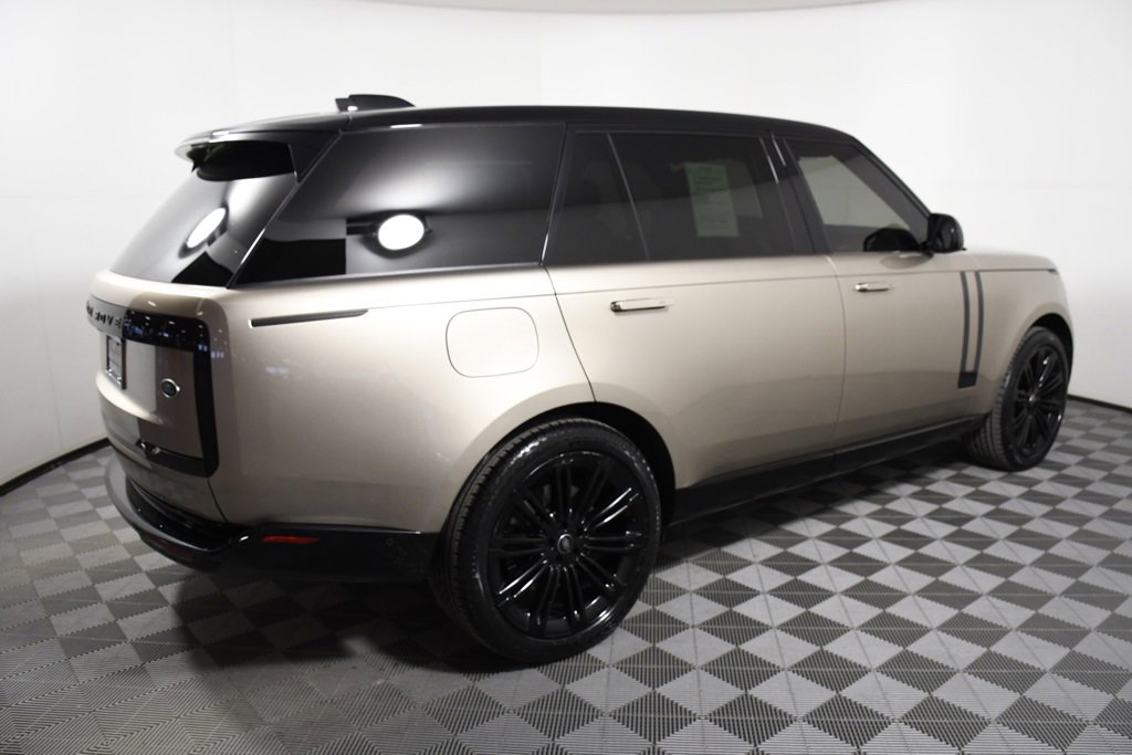 Used 2023 Land Rover Range Rover Long Wheelbase SE image 7