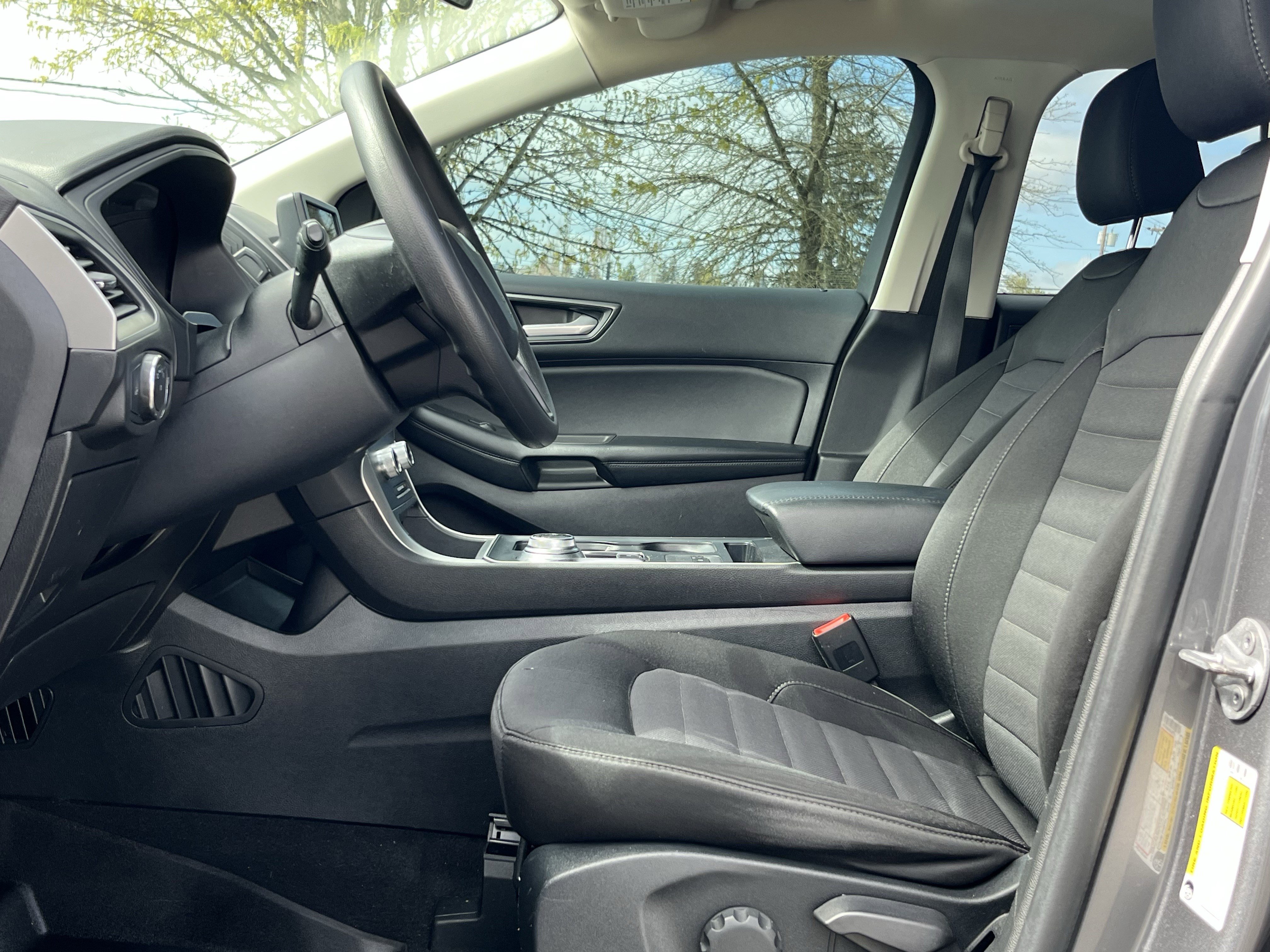 Used 2022 Ford Edge SE w/ Black Appearance Package image 10