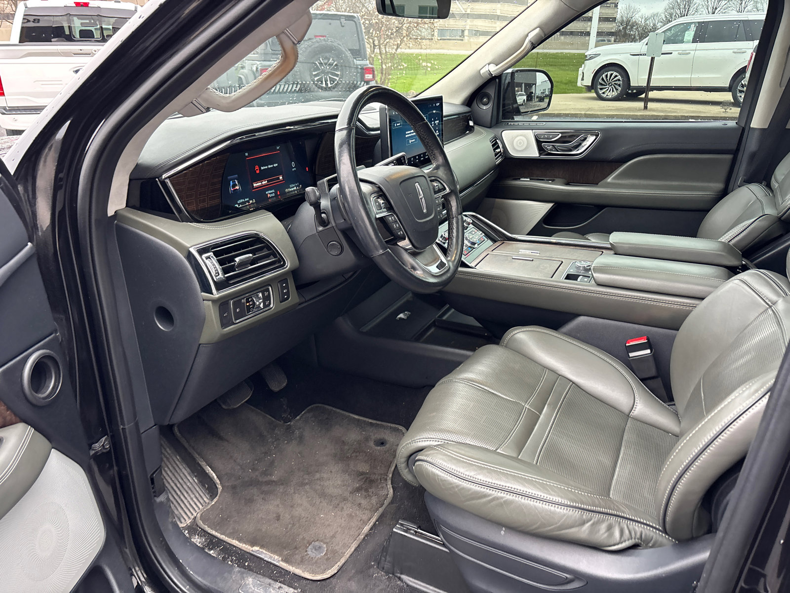 Certified 2022 Lincoln Navigator Black Label image 24